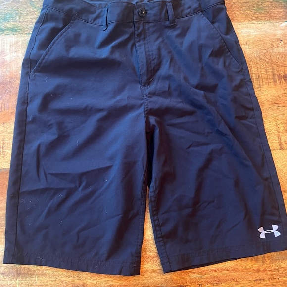 Under Armour boys Black Shorts - Picture 1 of 4